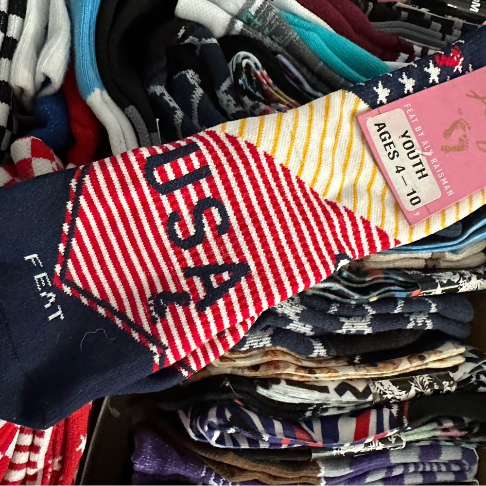 Assorted FEAT Socks Collection - Picture 6 of 12